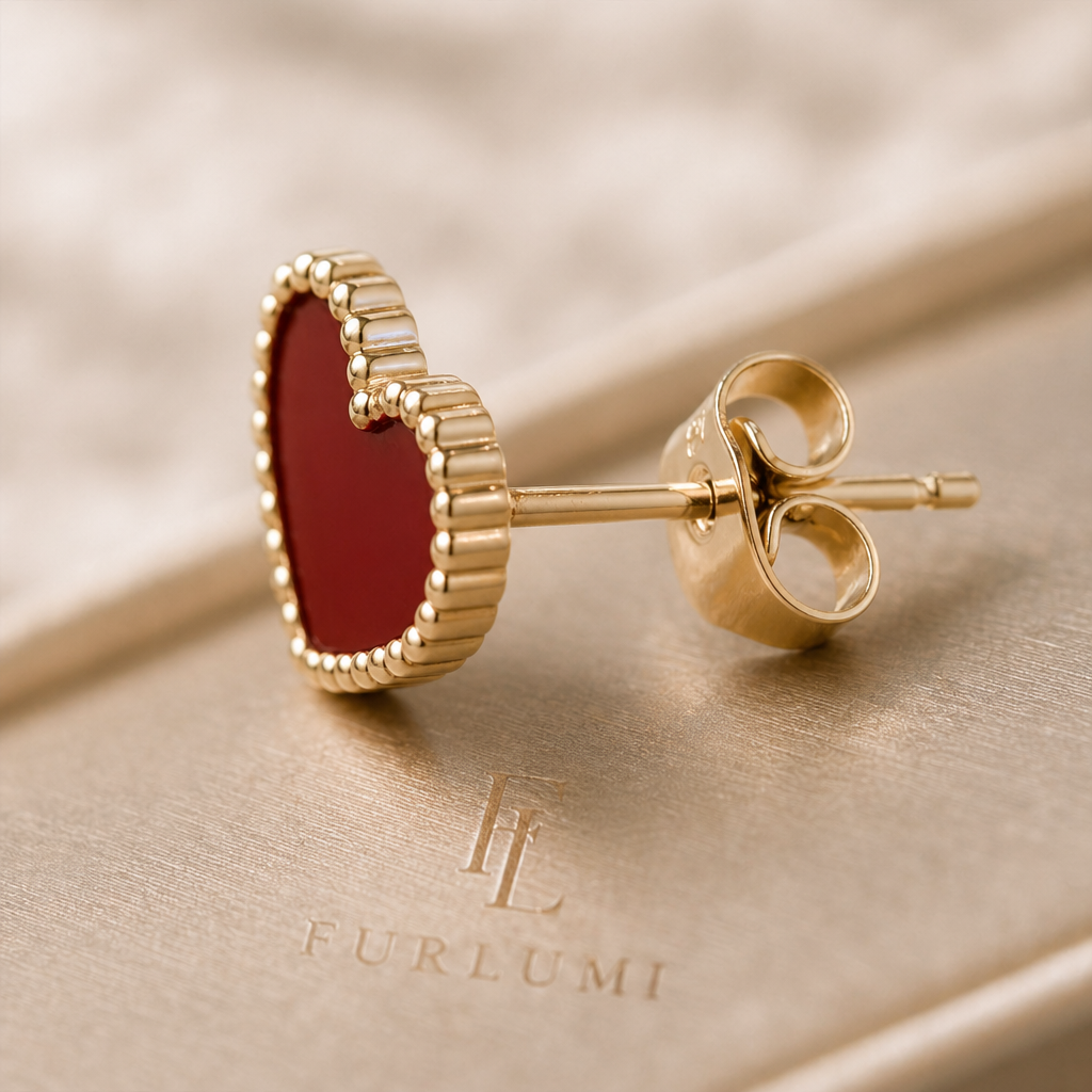 The Double Pearl Stud detail 03 image.