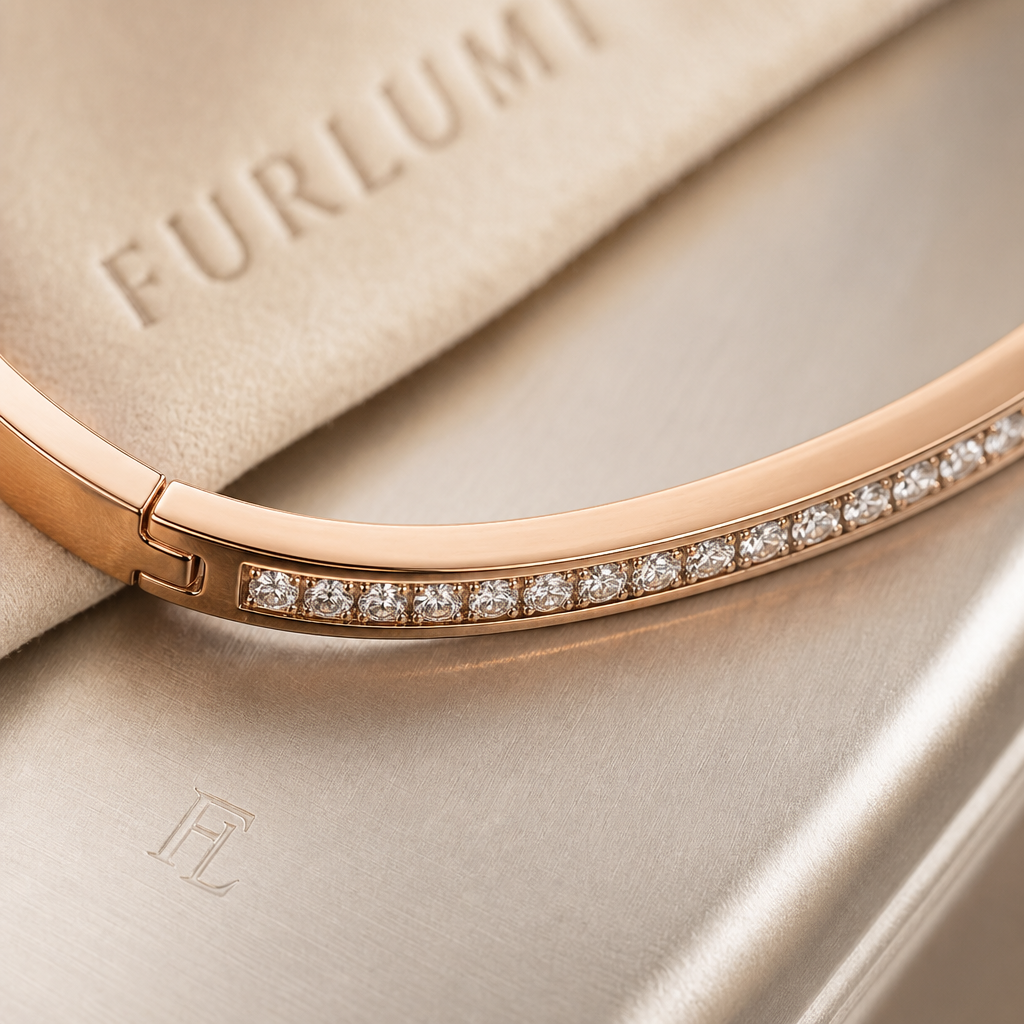 The Late Light Bangle detail 03 image.