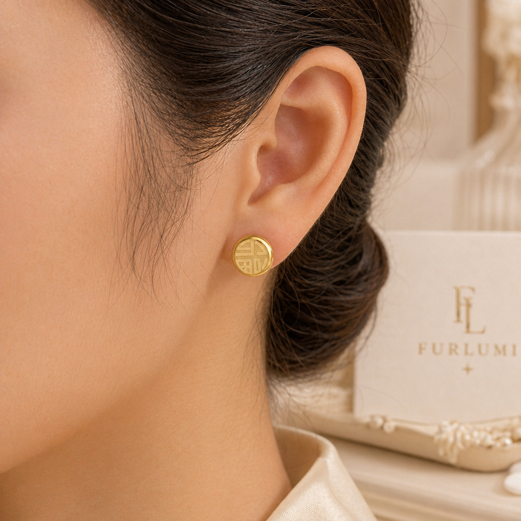 The Pearl Drop Ear detail 02 image.