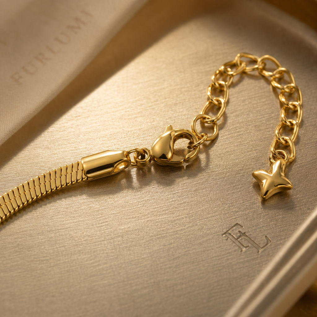The Silk Wrist Line detail 03 image.